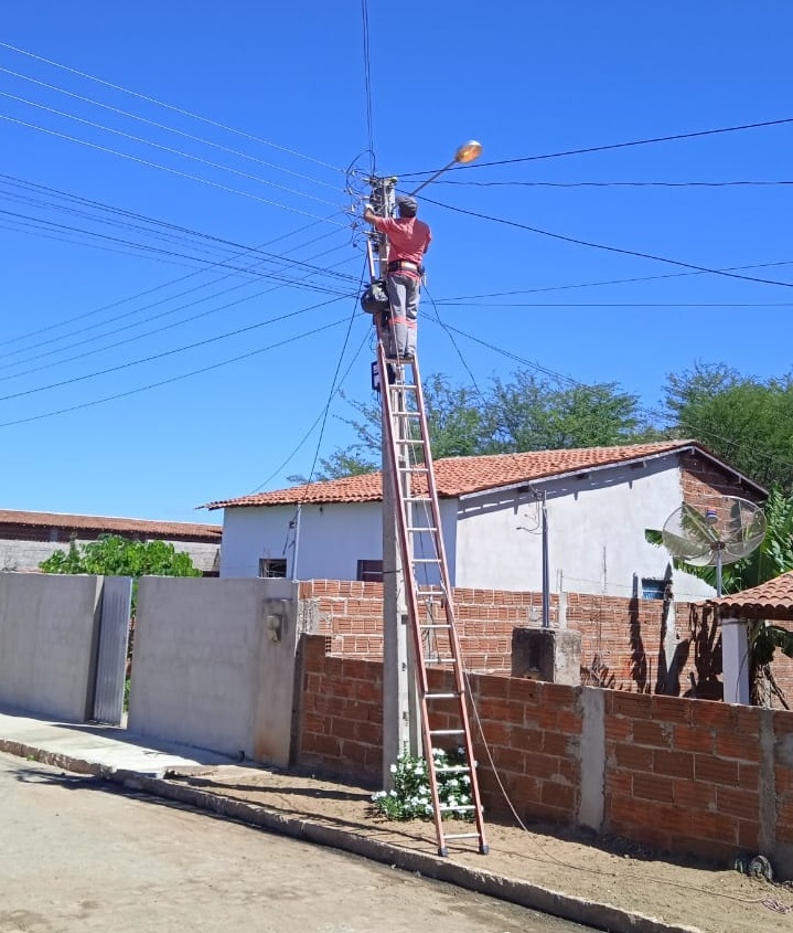 Prefeitura de Prata realiza reparos elétricos no município