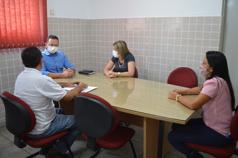 Prefeito Éden assina Termo de Cooperação Técnica com a Embrapa para implantação de tecnologia de enriquecimento da Caatinga