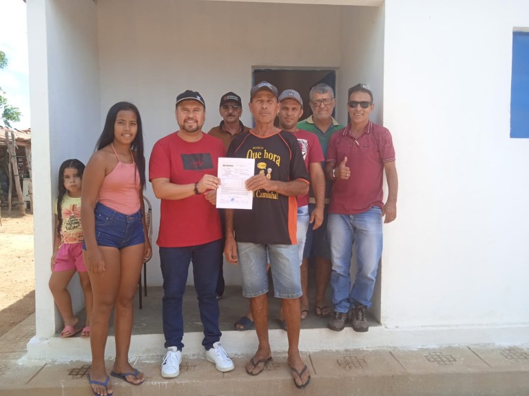 Prefeito Bira Mariano faz a entrega de mais uma casa na cidade de Camalaú