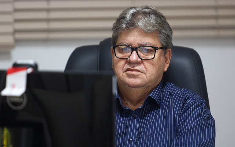 João Azevêdo anuncia nova convocação de professores aprovados em concurso do magistério