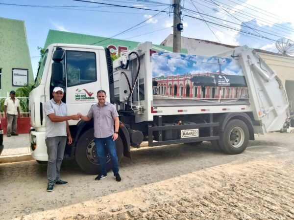 Prefeito Felício Queiroz entrega à São José dos Cordeiros três novos veículos num investimento de quase 1 milhão