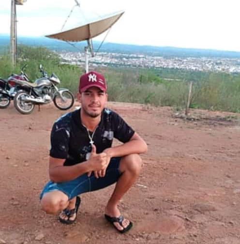 Colisão entre moto e cavalo deixa vítima fatal em Monteiro