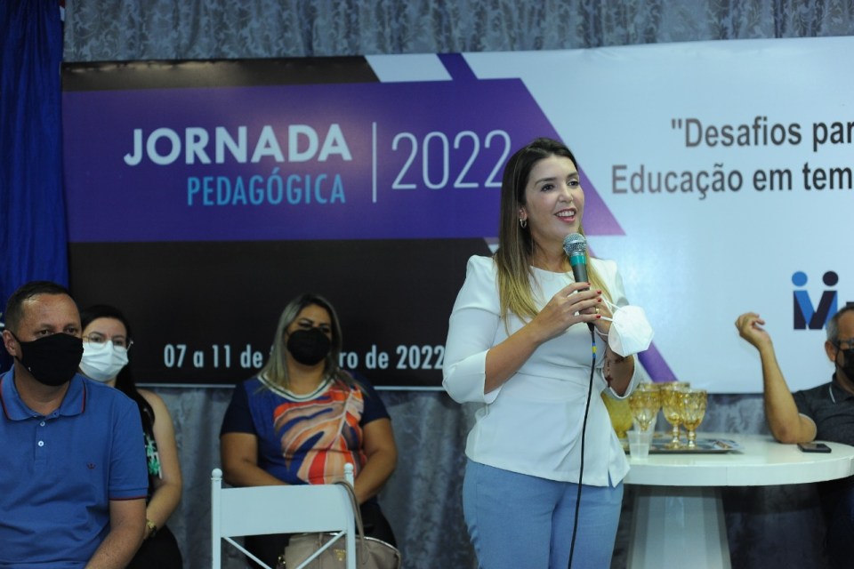 Jornada Pedagógica é aberta oficialmente em Monteiro e prefeita Anna Lorena anuncia 15º salário para os professores