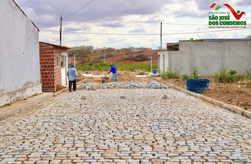 Prefeito Felício Queiroz anuncia pavimentação de mais três ruas em São José dos Cordeiros