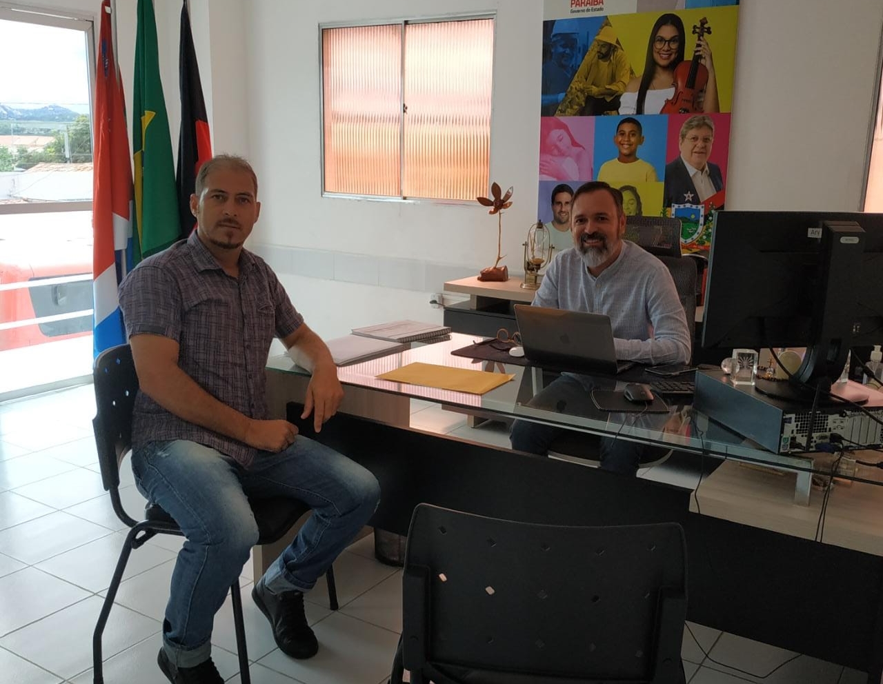 Vice-prefeito Cícero Maciel visita gerente da 5ª Regional de Ensino em busca de melhorias para a Escola Estadual de Amparo