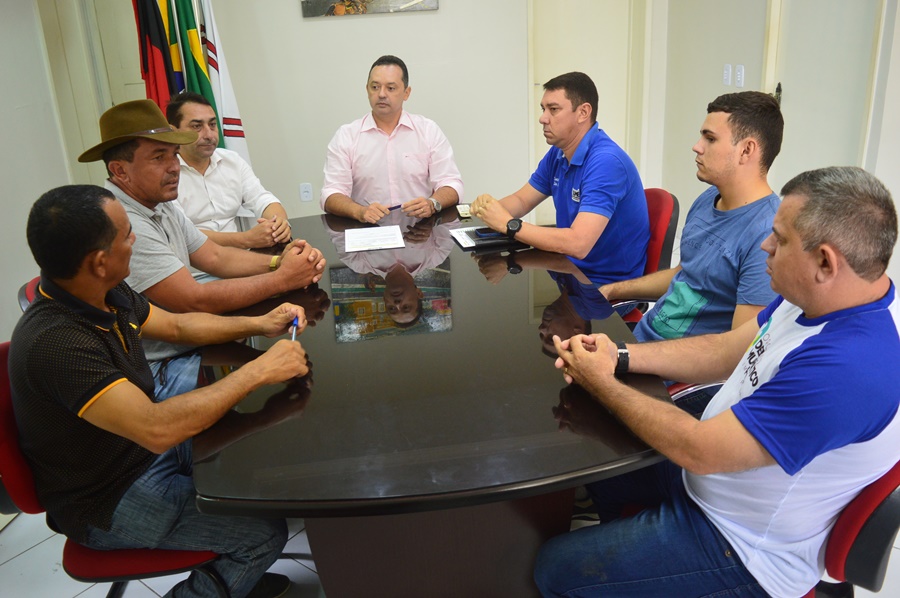 Prefeito Éden Duarte autoriza pavimentação de mais três ruas