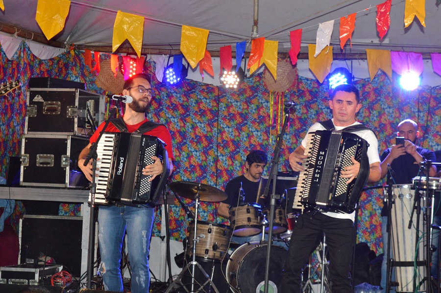 Sala de Reboco, Damião do Acordeon e Chapéu de Palha animam a primeira noite do Arraiá Zé Marcolino, em Sumé