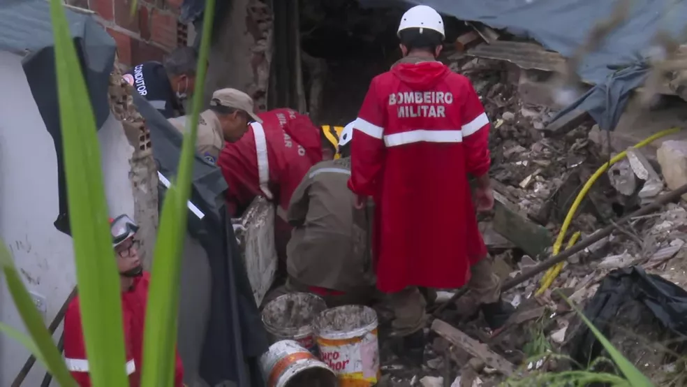 Adolescente morre em deslizamento de barreira no Recife; número de óbitos sobe para 129