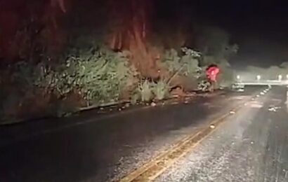 Pedras deslizam na Serra de Teixeira durante chuva nesta sexta-feira (03)