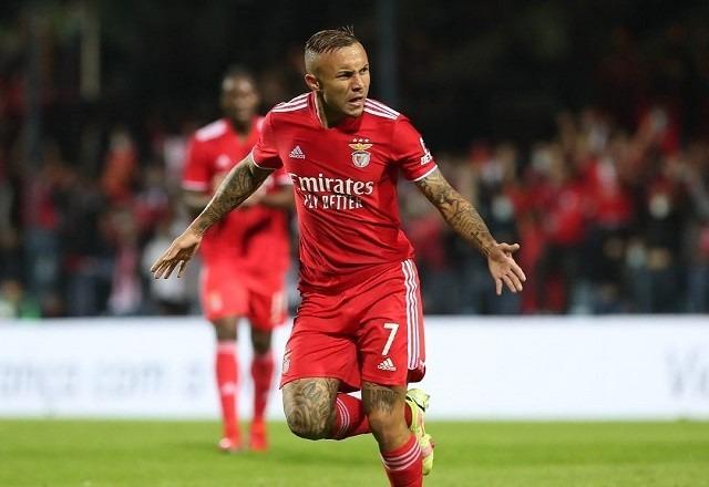 Flamengo acerta a contratação do atacante Everton Cebolinha