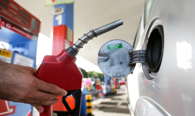 Petrobras anuncia aumento de R$ 0,20 centavos na gasolina e R$ 0,70 no diesel