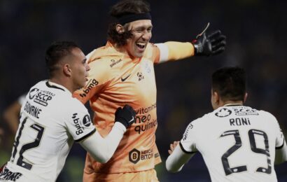 Corinthians supera Boca nos pênaltis e segue vivo na Libertadores