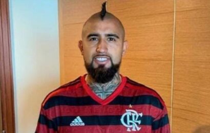 Vidal chega ao Rio de Janeiro para assinar com o Flamengo: “Estou feliz”