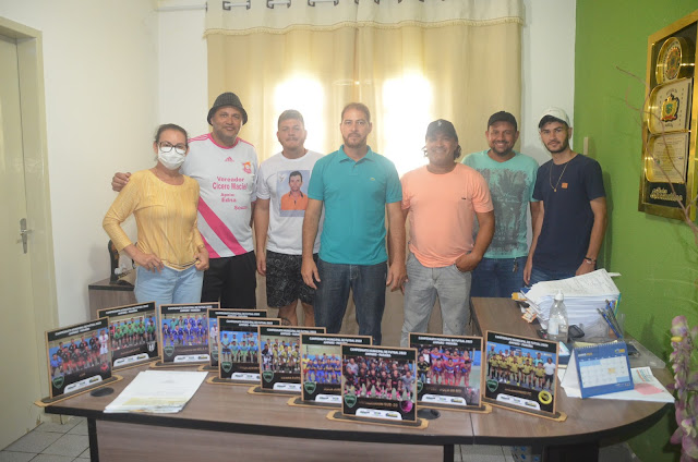 Prefeitura de Amparo realizou entrega da Premiação em dinheiro do Campeonato Municipal de Futsal