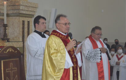 Padre Claudeci Soares comemora 15 anos de ordenação e se despede do povo de Sumé