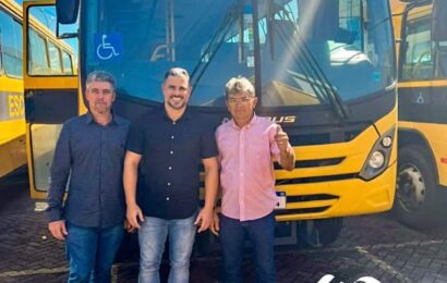 São José dos Cordeiros recebe ônibus escolar do Governo do Estado