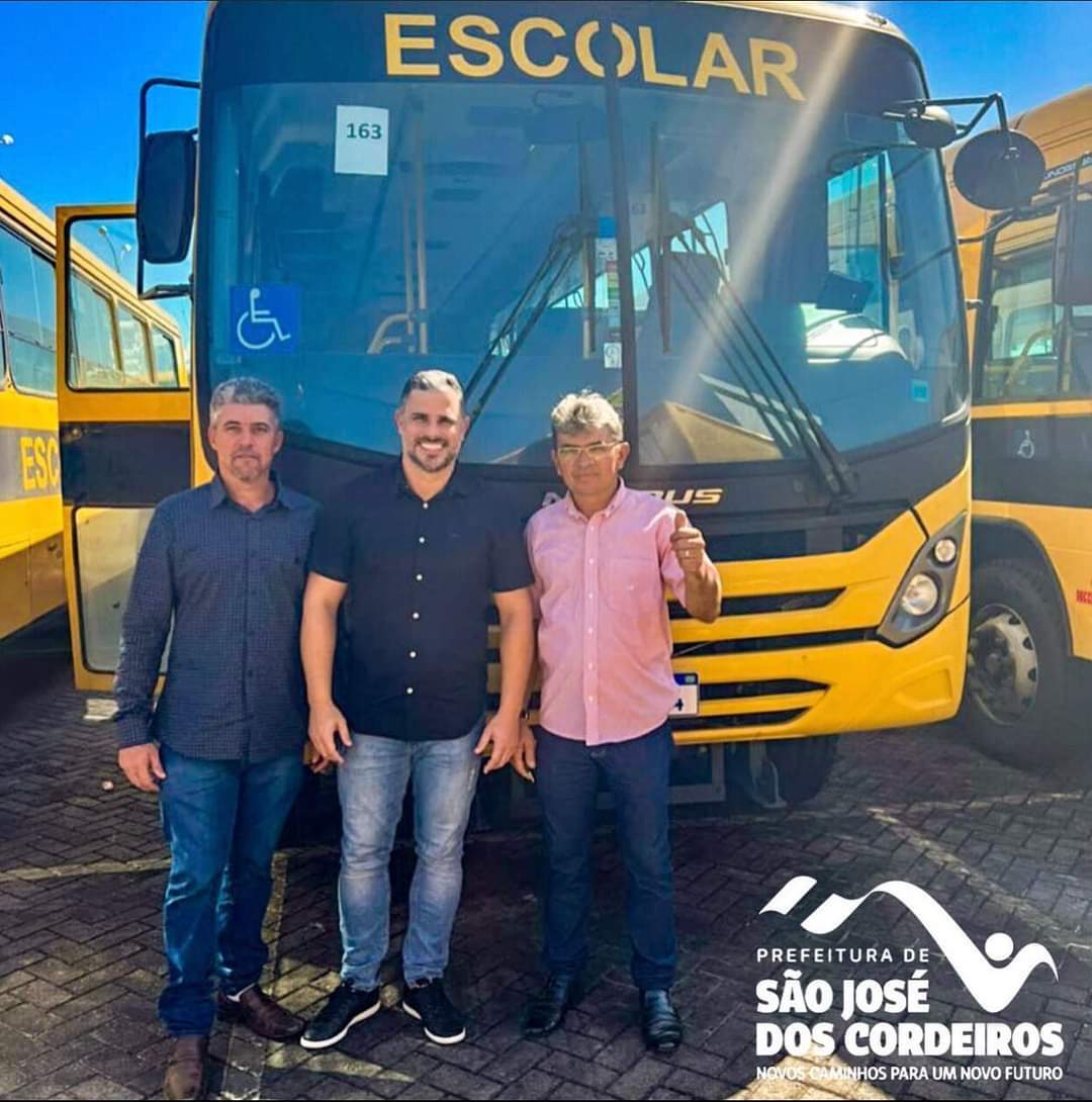 São José dos Cordeiros recebe ônibus escolar do Governo do Estado