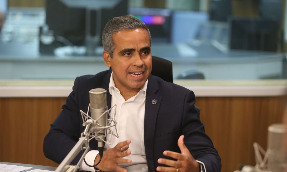 O ministro da Cidadania, Ronaldo Vieira Bento, é o entrevistado no programa A Voz do Brasil.