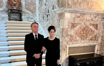 Em Londres, Bolsonaro visita caixão da rainha e será recebido pelo rei Charles III