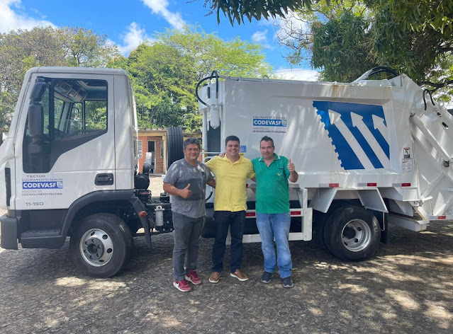 Prefeito Dr. Augusto Valadares recebe caminhão compactador de lixo e destaca importância do novo equipamento para o município