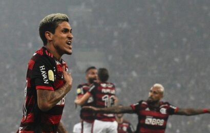 Flamengo vence Corinthians nos pênaltis, é tetracampeão e garante vaga na Libertadores 2023