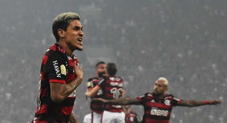 Flamengo vence Corinthians nos pênaltis, é tetracampeão e garante vaga na Libertadores 2023