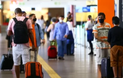 Uso de máscaras em aviões e aeroportos é obrigatório a partir desta sexta