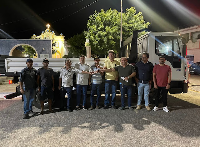 Prefeitura de Ouro Velho realizou a entrega de um caminhão 0km para população