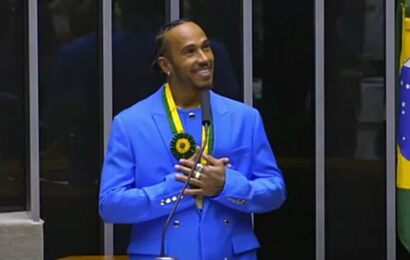 Lewis Hamilton é homenageado pela Câmara e recebe título de cidadão honorário brasileiro