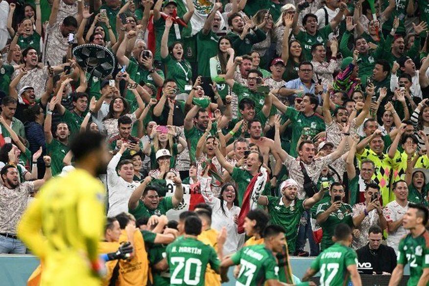 México vence Polônia por 2 a 1 mas é eliminado da Copa no saldo de gols