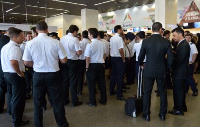 Aeronautas aprovam proposta de empresas e encerram greve