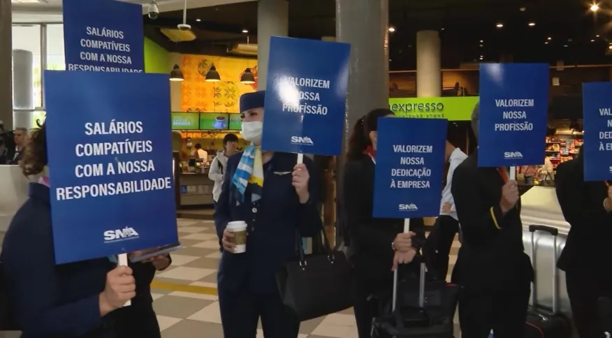 Greve de pilotos e comissários continuará nesta terça-feira (19), diz sindicato