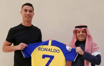 Cristiano Ronaldo fecha acordo com time saudita e deve ganhar R$ 1 bilhão por ano