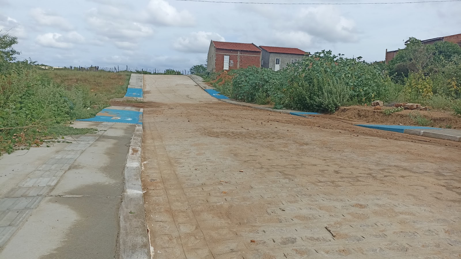 Prefeito de Prata pavimenta vila São João