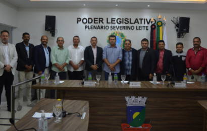 Prefeito Éden entra em férias e vice Manezinho Lourenço assume a prefeitura de Sumé