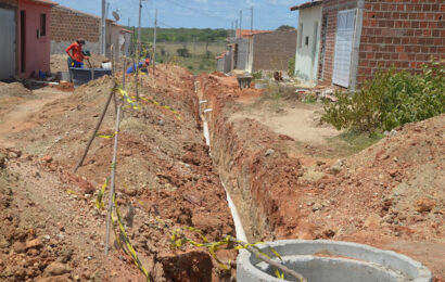 Prefeitura de Amparo realiza saneamento básico de mais uma rua com recursos próprios