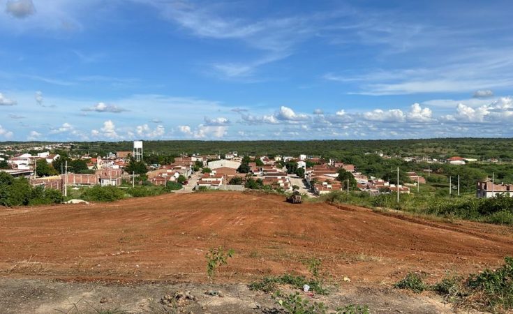 Terreno das 56 casas começa a ser preparado em Sumé