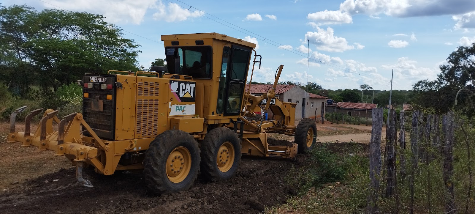 Processo de recuperação de estradas vicinais de Prata continua em ritmo acelerado