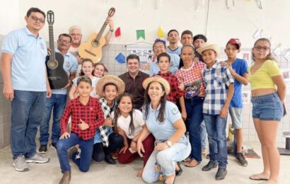 Prefeito de Ouro Velho prestigia 1ª Feira de Conhecimento Municipal e exalta organização do evento