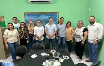 Prefeito de São José dos Cordeiros se reúne com equipe de secretários para discutir Festival do Mel e metas administrativas