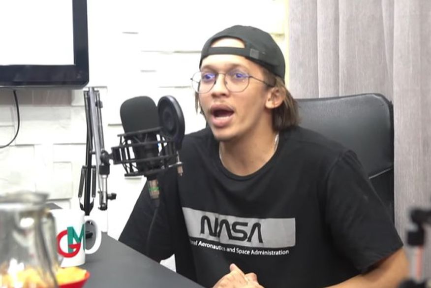 Humorista e influenciador Mizael Silva fica ferido após bater moto em carreta, em João Pessoa