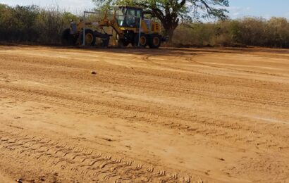 Prefeitura da Prata recupera campos de futebol