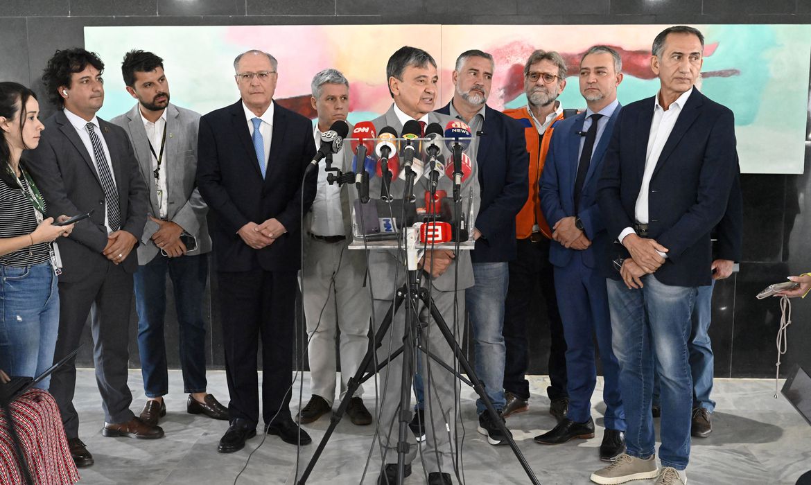 Brasília (DF), 08.09.2023 - Presidente da República em Exercício Geraldo Alckmin durante Reunião com Ministros para tratar das enchentes no Rio Grande do Sul no Palácio do Planalto em Brasília. Foto: Cadu Gomes/VPR