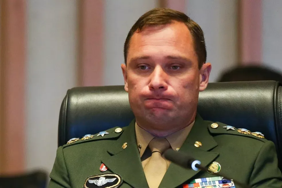 Moraes homologa acordo de delação premiada e concede liberdade a Mauro Cid, ex-ajudante de Bolsonaro