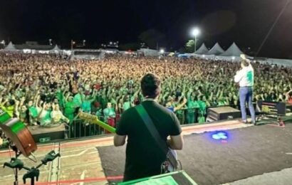 Show de Padre Fábio de Melo leva multidão na 1ª edição do Ouro Velho com Cristo