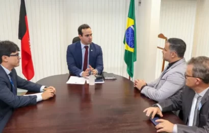 Em Brasília, prefeito Felício consegue ambulância porte Samu e apresenta demandas ao vice-governador da PB