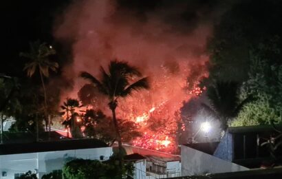 Incêndio destrói mata do Cabo Branco pela terceira vez em menos de um dia; bombeiros combatem chamas