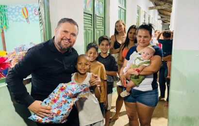 Em noite mágica, Prefeitura de Camalaú celebra chegada do Papai Noel e reúne centenas de crianças