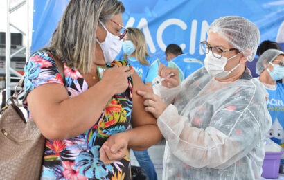 Governo do Estado recomenda nova dose da vacina contra Covid-19 para idosos