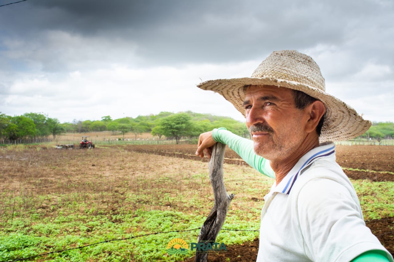 Prefeitura da Prata desenvolve programa de aração de terras e beneficia comunidades